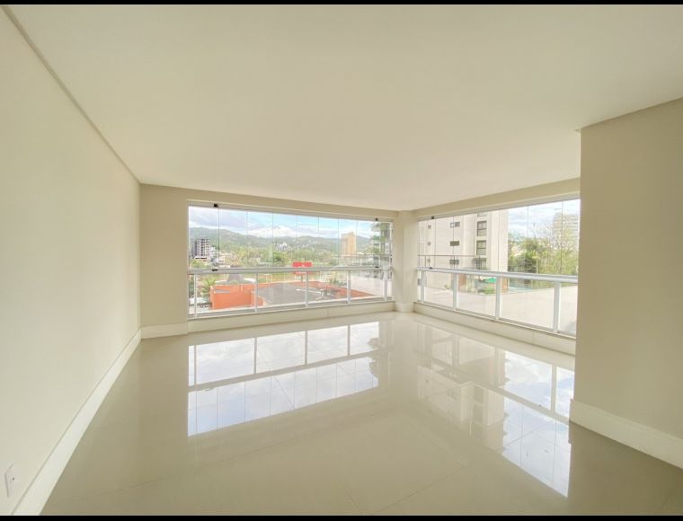 Apartamento no Bairro Ponta Aguda em Blumenau com 3 Dormitórios (3 suítes) e 153 m² - 35716976