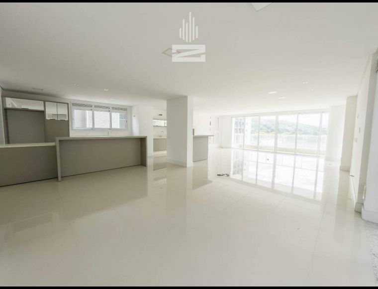 Apartamento no Bairro Ponta Aguda em Blumenau com 4 Dormitórios (4 suítes) e 285 m² - 9320