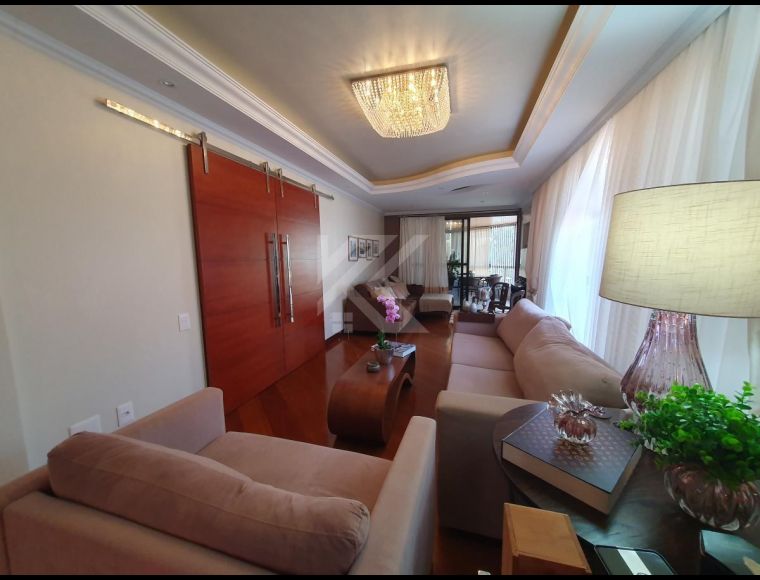 Apartamento no Bairro Ponta Aguda em Blumenau com 3 Dormitórios (3 suítes) e 341.92 m² - 738