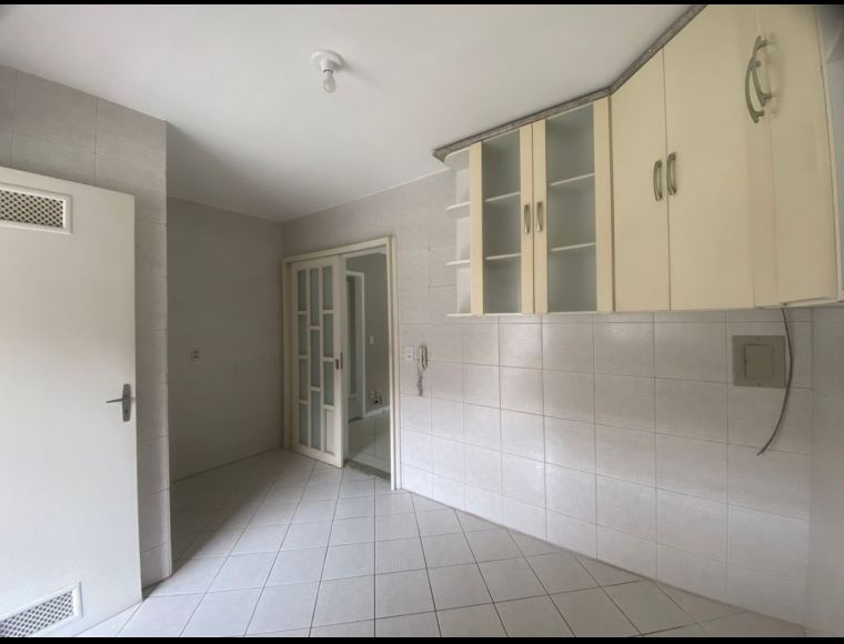 Apartamento no Bairro Valparaiso em Blumenau com 3 Dormitórios (1 suíte) e 90 m² - 4380255