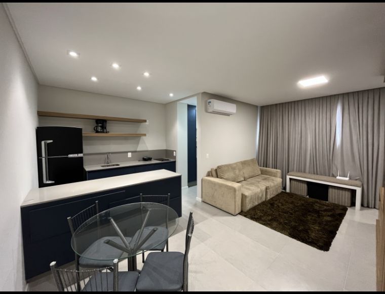 Apartamento no Bairro Velha em Blumenau com 1 Dormitórios e 45 m² - 9611