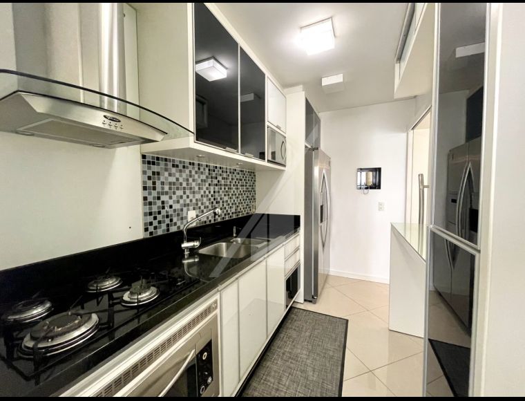 Apartamento no Bairro Velha em Blumenau com 3 Dormitórios (2 suítes) e 130.42 m² - 7839