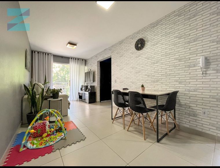 Apartamento no Bairro Velha em Blumenau com 2 Dormitórios e 53 m² - 6290382