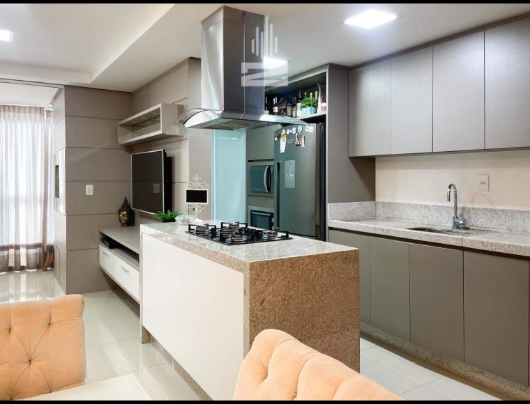 Apartamento no Bairro Velha em Blumenau com 2 Dormitórios (2 suítes) e 86 m² - 9292