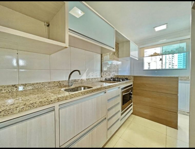 Apartamento no Bairro Velha em Blumenau com 2 Dormitórios (1 suíte) e 71 m² - 8480