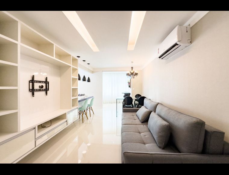 Apartamento no Bairro Velha em Blumenau com 2 Dormitórios (1 suíte) e 74 m² - 3843