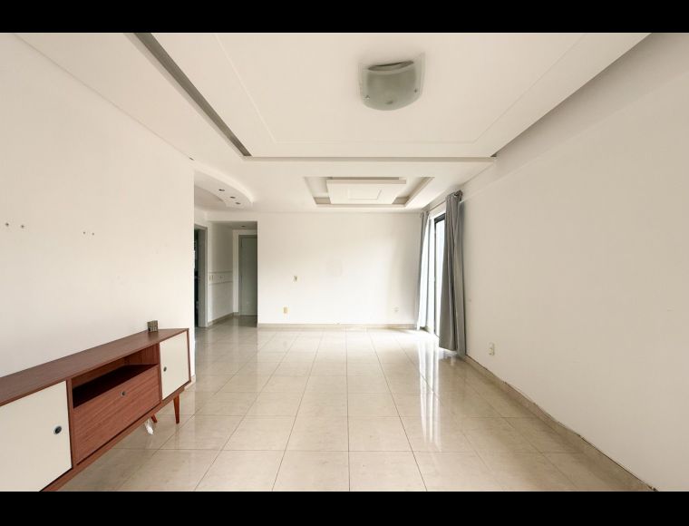 Apartamento no Bairro Velha em Blumenau com 3 Dormitórios (1 suíte) e 164 m² - 639