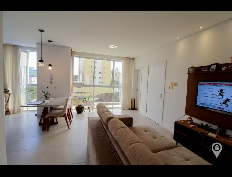 Apartamento no Bairro Velha em Blumenau com 2 Dormitórios (2 suítes) e 79 m² - 4816