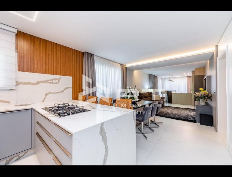 Apartamento no Bairro Victor Konder em Blumenau com 3 Dormitórios (3 suítes) e 135 m² - 3345