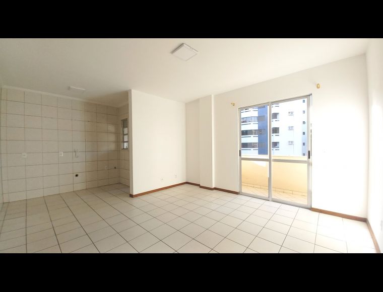 Apartamento no Bairro Victor Konder em Blumenau com 1 Dormitórios e 47 m² - 26420