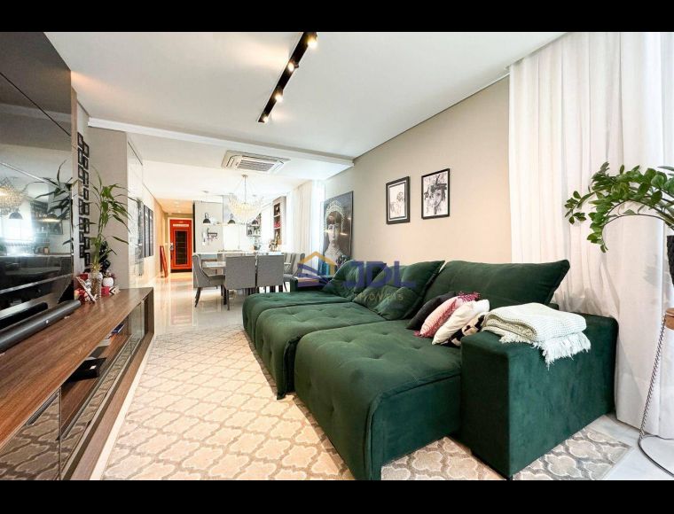 Apartamento no Bairro Victor Konder em Blumenau com 3 Dormitórios (3 suítes) e 135 m² - AP1522