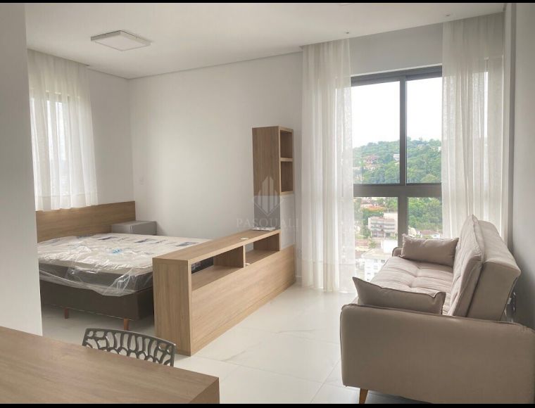 Apartamento no Bairro Victor Konder em Blumenau com 1 Dormitórios e 38 m² - 106