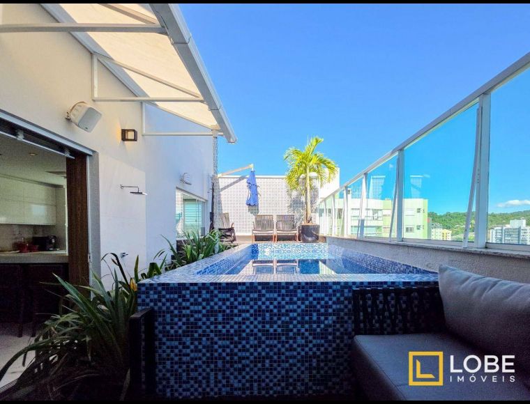 Apartamento no Bairro Victor Konder em Blumenau com 3 Dormitórios (3 suítes) e 224 m² - CO0108