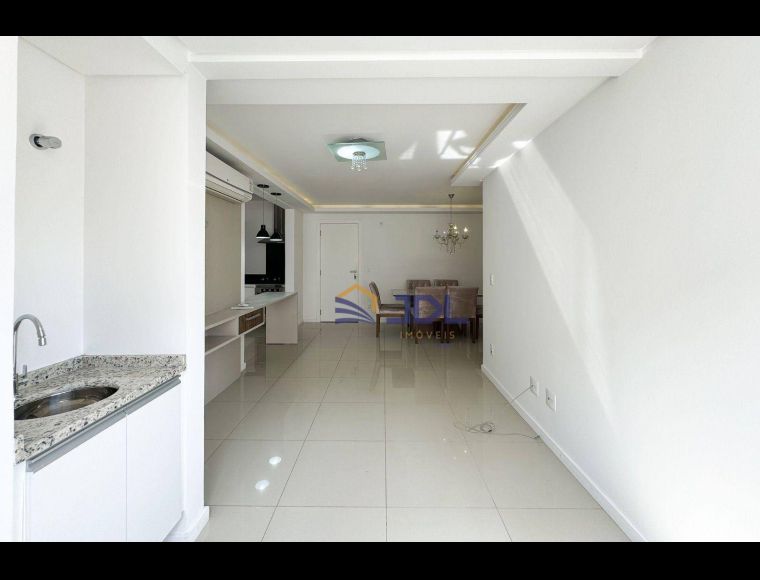 Apartamento no Bairro Vila Formosa em Blumenau com 2 Dormitórios (2 suítes) e 80 m² - AP1630