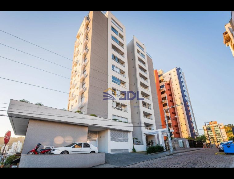 Apartamento no Bairro Vila Nova em Blumenau com 3 Dormitórios (3 suítes) e 83 m² - AP0757