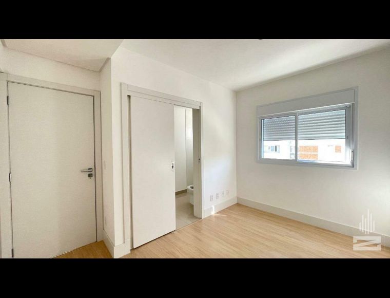 Apartamento no Bairro Vila Nova em Blumenau com 3 Dormitórios (3 suítes) e 111 m² - 6040