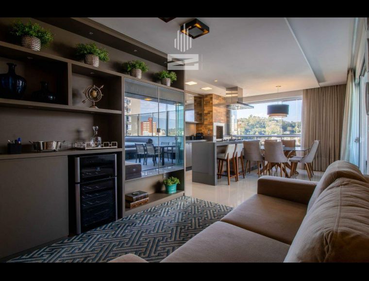 Apartamento no Bairro Vila Nova em Blumenau com 3 Dormitórios (3 suítes) e 166 m² - 6285