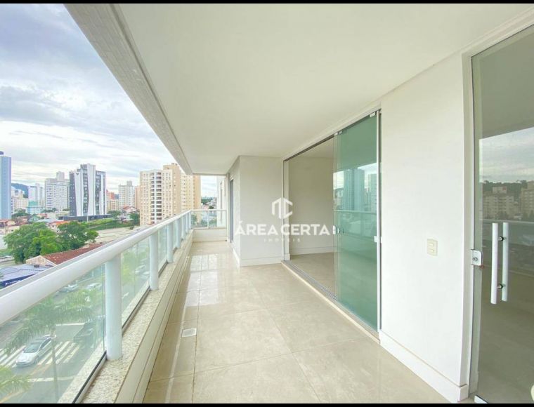 Apartamento no Bairro Vila Nova em Blumenau com 4 Dormitórios (4 suítes) e 169 m² - AP0188