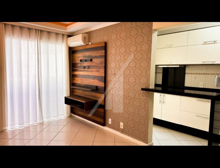 Apartamento no Bairro Vila Nova em Blumenau com 2 Dormitórios (1 suíte) e 70.8 m² - 7412