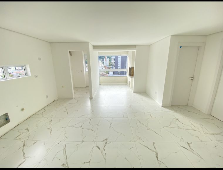Apartamento no Bairro Vila Nova em Blumenau com 3 Dormitórios (3 suítes) e 82 m² - 3690379
