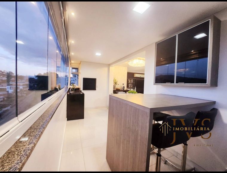 Apartamento no Bairro Vila Nova em Blumenau com 3 Dormitórios (2 suítes) e 117 m² - 303