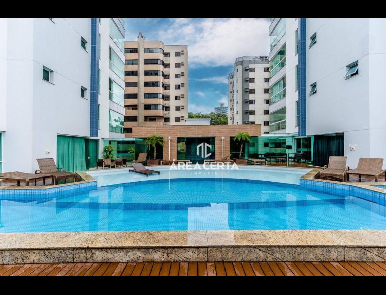 Apartamento no Bairro Vila Nova em Blumenau com 3 Dormitórios (3 suítes) e 386 m² - AP0253