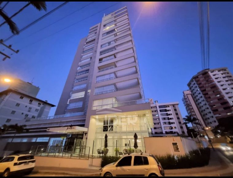 Apartamento no Bairro Vila Nova em Blumenau com 3 Dormitórios (3 suítes) e 138 m² - 5622