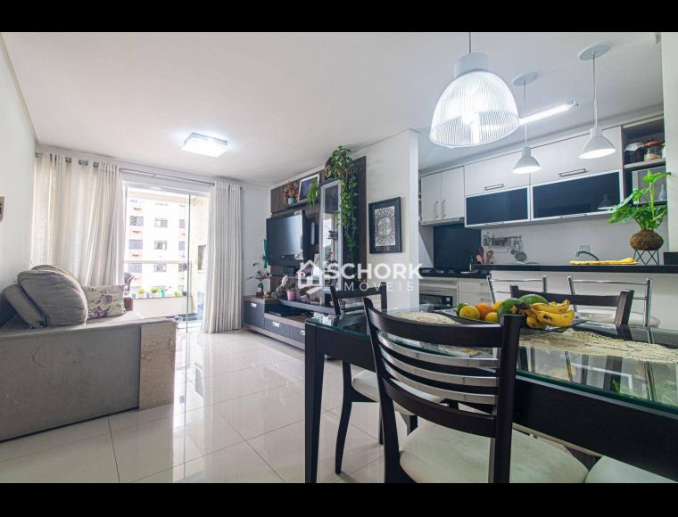 Apartamento no Bairro Vila Nova em Blumenau com 2 Dormitórios (1 suíte) e 74 m² - AP2005