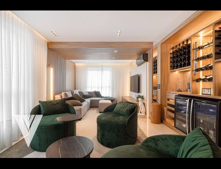 Apartamento no Bairro Vila Nova em Blumenau com 3 Dormitórios (3 suítes) e 174 m² - AP1577