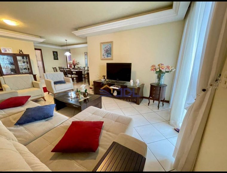 Apartamento no Bairro Vila Nova em Blumenau com 4 Dormitórios (2 suítes) e 155 m² - AP1487