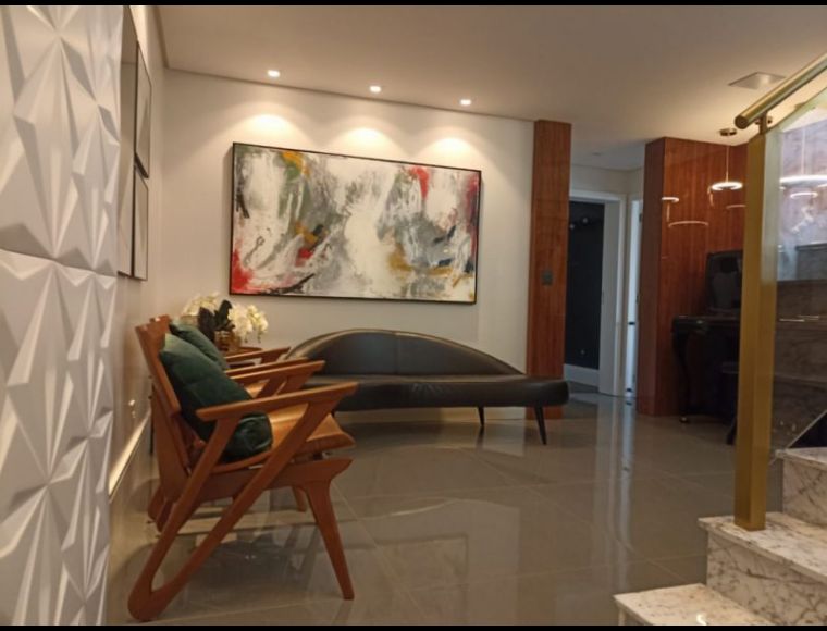 Apartamento no Bairro Vila Nova em Blumenau com 3 Dormitórios (3 suítes) e 243 m² - 3824775