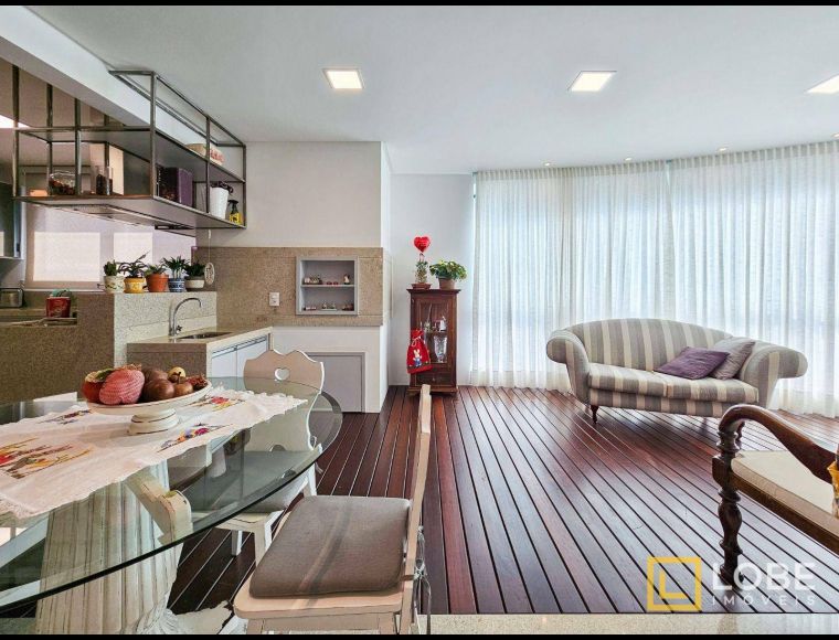 Apartamento no Bairro Vila Nova em Blumenau com 3 Dormitórios (3 suítes) e 176 m² - AP1467