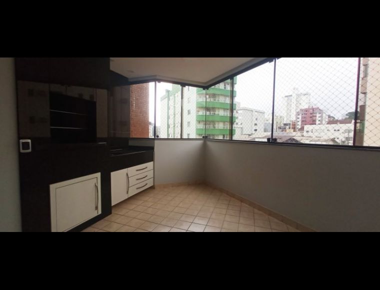Apartamento no Bairro Vila Nova em Blumenau com 4 Dormitórios (1 suíte) e 120 m² - L00760
