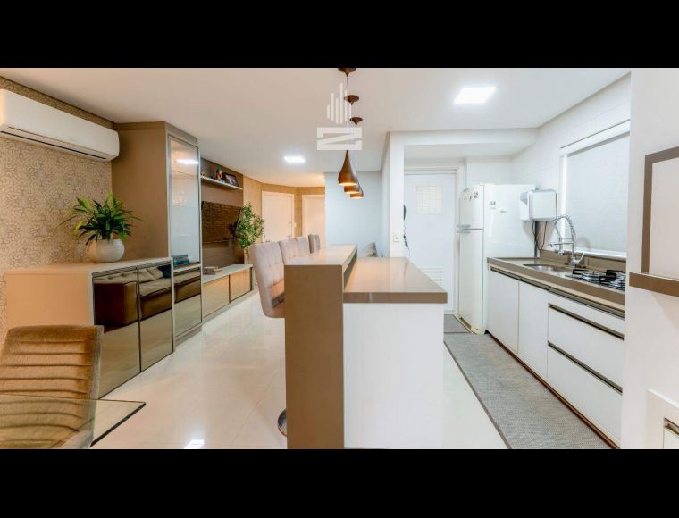 Apartamento no Bairro Vila Nova em Blumenau com 2 Dormitórios (1 suíte) e 78 m² - 9403