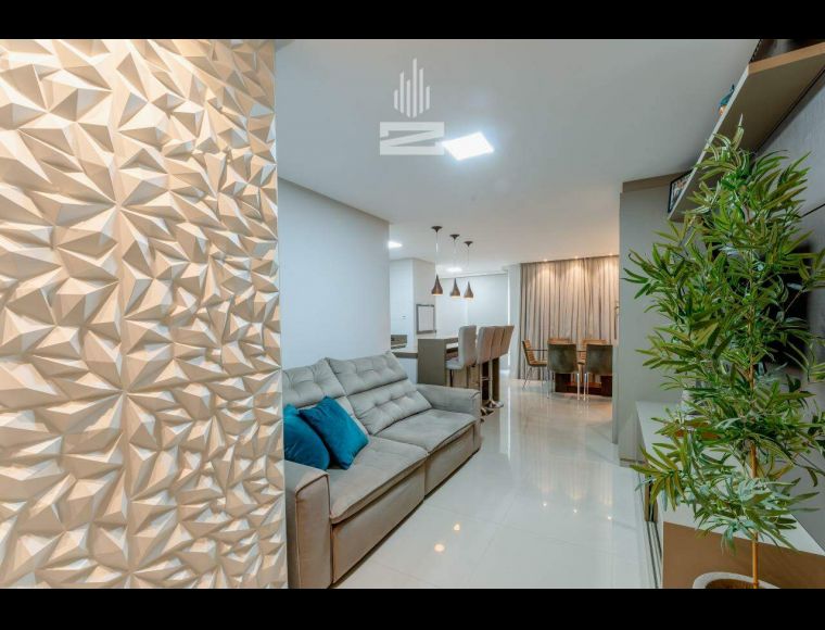 Apartamento no Bairro Vila Nova em Blumenau com 2 Dormitórios (1 suíte) e 78 m² - 9403