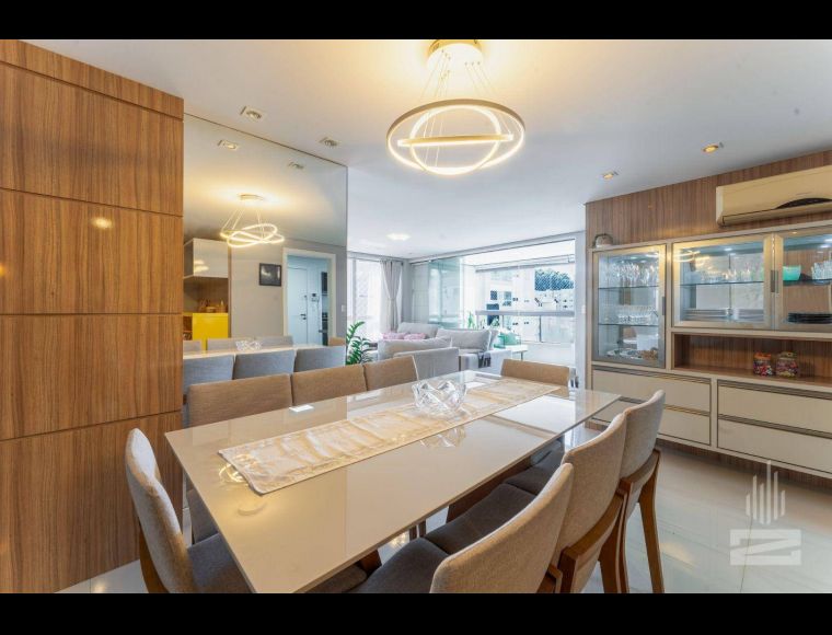 Apartamento no Bairro Vila Nova em Blumenau com 3 Dormitórios (3 suítes) e 137 m² - AP6446