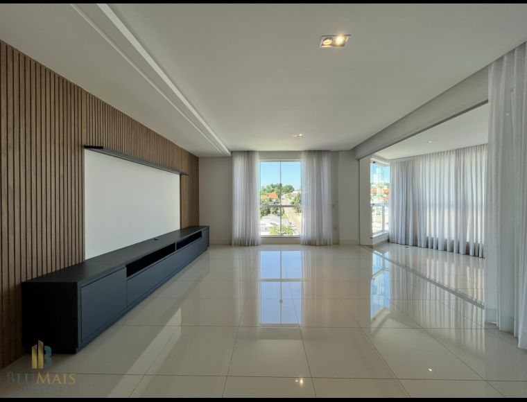 Apartamento no Bairro Vila Nova em Blumenau com 3 Dormitórios (3 suítes) e 176 m² - 3070573
