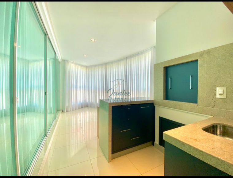 Apartamento no Bairro Vila Nova em Blumenau com 3 Dormitórios (3 suítes) e 173 m² - 6432545