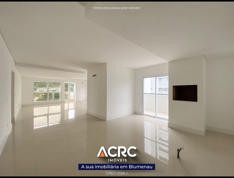 Apartamento no Bairro Vila Nova em Blumenau com 3 Dormitórios (3 suítes) e 222.18 m² - AP05023V