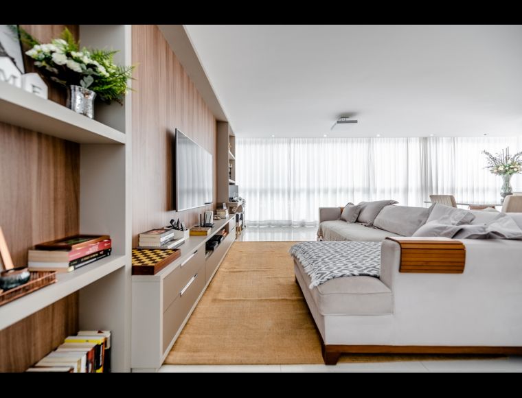 Apartamento no Bairro Vorstadt em Blumenau com 3 Dormitórios (3 suítes) e 188 m² - 3824204