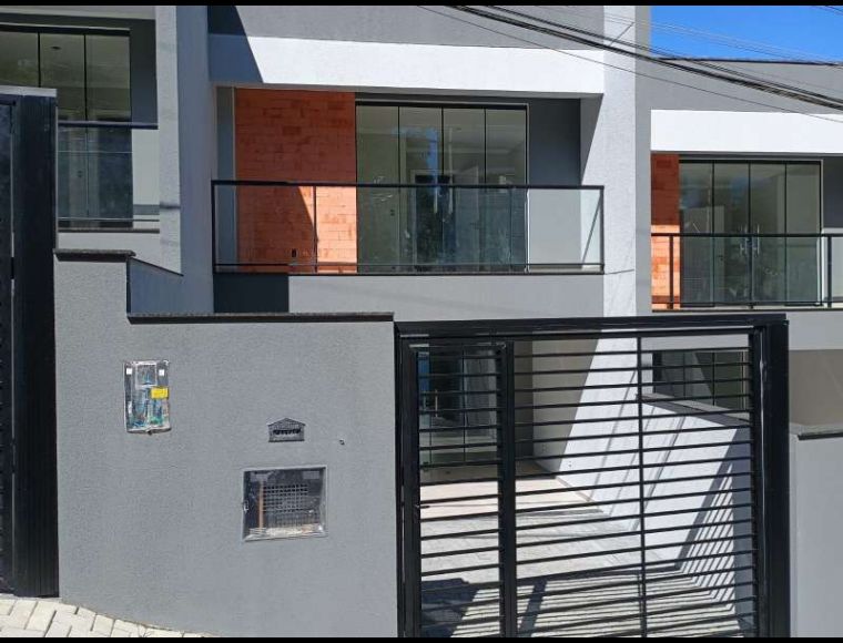Casa no Bairro Água Verde em Blumenau com 2 Dormitórios (2 suítes) e 93.85 m² - V01512