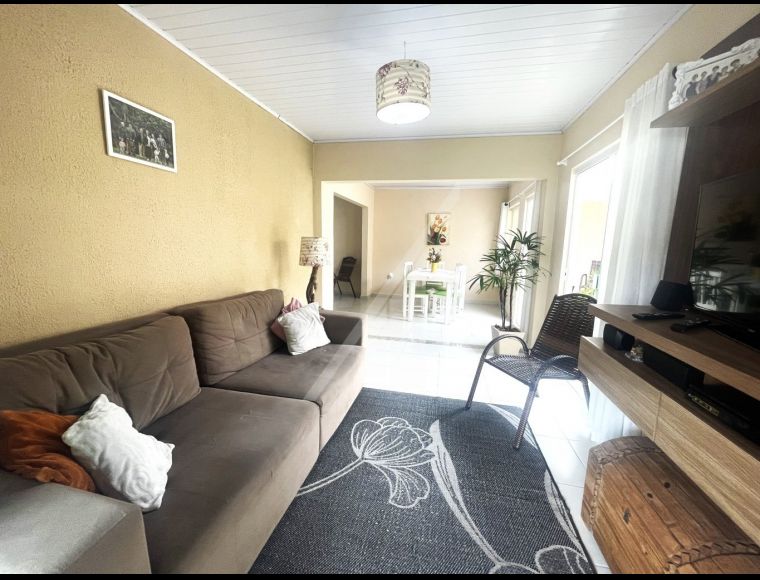 Casa no Bairro Água Verde em Blumenau com 1 Dormitórios (1 suíte) e 140 m² - 7953