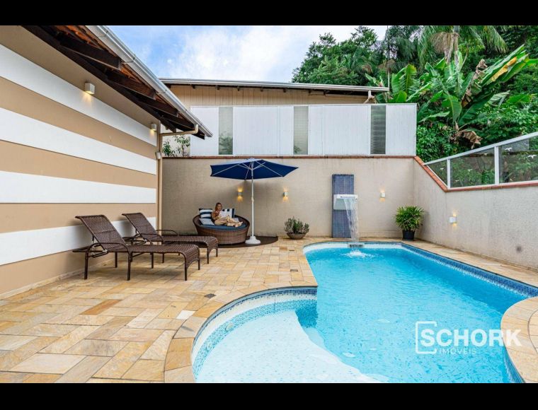 Casa no Bairro Água Verde em Blumenau com 3 Dormitórios (1 suíte) e 184 m² - CA2625