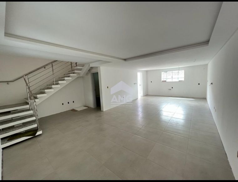Casa no Bairro Boa Vista em Blumenau com 3 Dormitórios (1 suíte) e 164.23 m² - 3290438