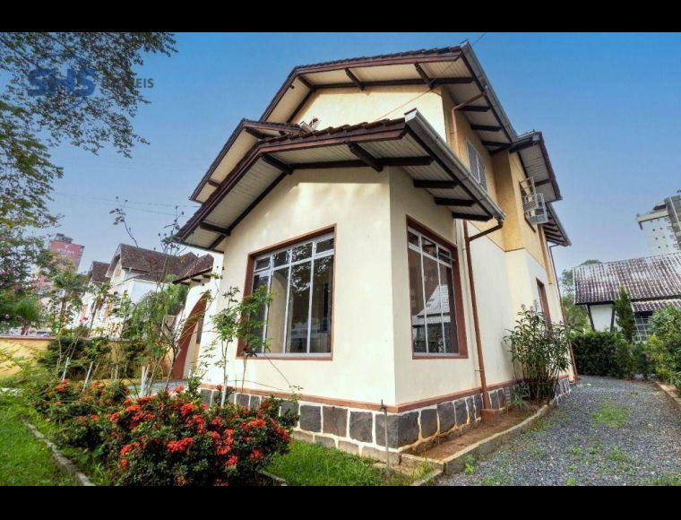 Casa no Bairro Centro em Blumenau com 4 Dormitórios (2 suítes) e 233 m² - CA2352