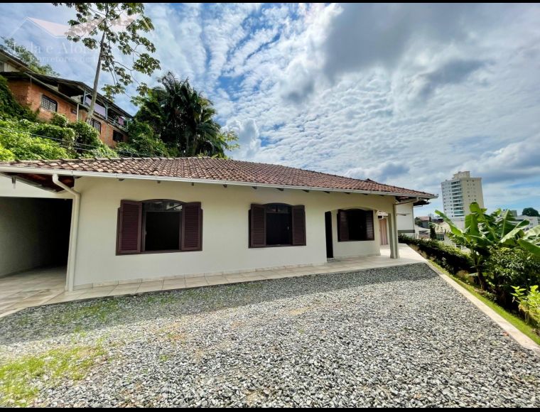 Casa no Bairro Escola Agrícola em Blumenau com 3 Dormitórios (1 suíte) e 167 m²