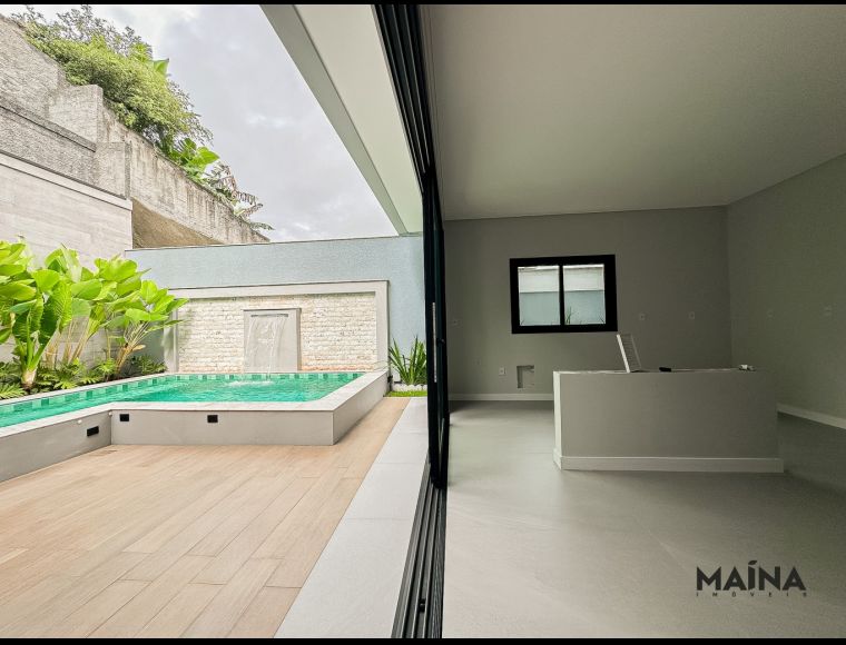 Casa no Bairro Escola Agrícola em Blumenau com 3 Dormitórios (3 suítes) e 351 m² - 6312392