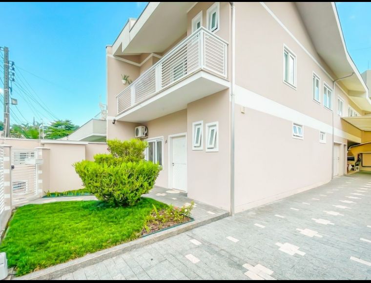 Casa no Bairro Escola Agrícola em Blumenau com 3 Dormitórios (1 suíte) e 231 m² - 3833