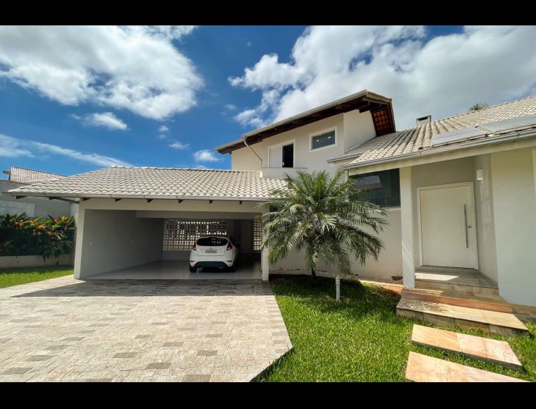 Casa no Bairro Escola Agrícola em Blumenau com 3 Dormitórios (1 suíte) e 281 m² - 1133