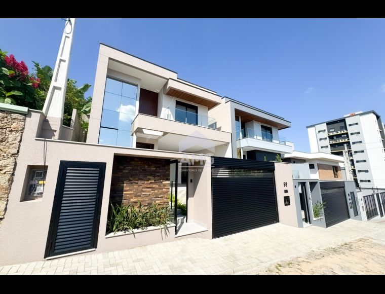 Casa no Bairro Escola Agrícola em Blumenau com 3 Dormitórios (3 suítes) e 225 m² - 3291054